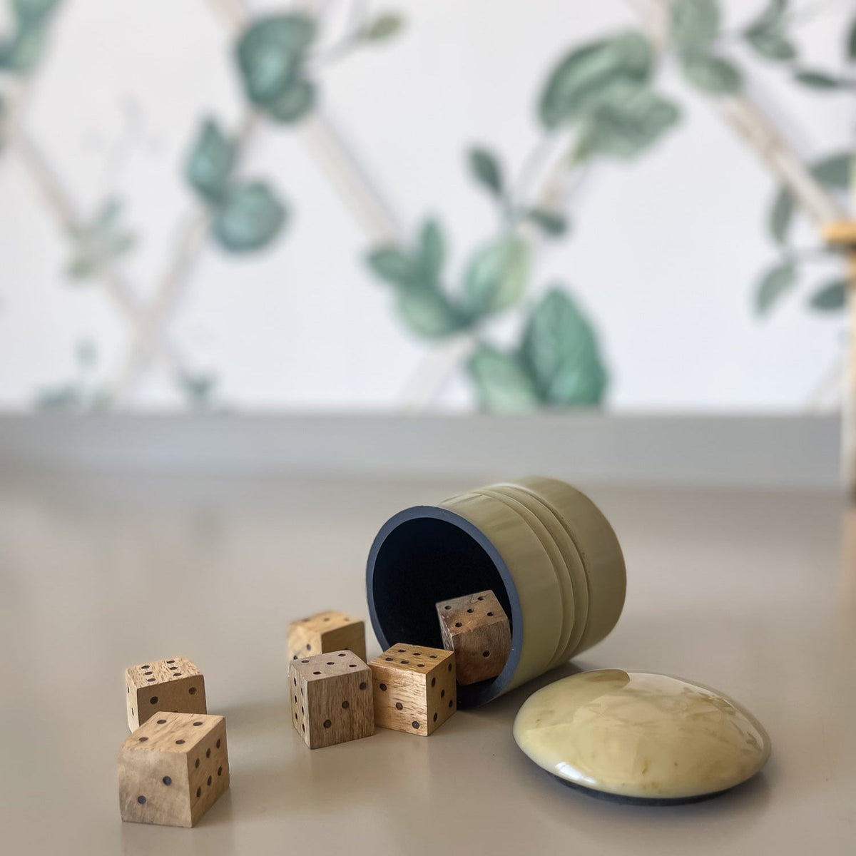 Farkle Game in Horn Resin Cup