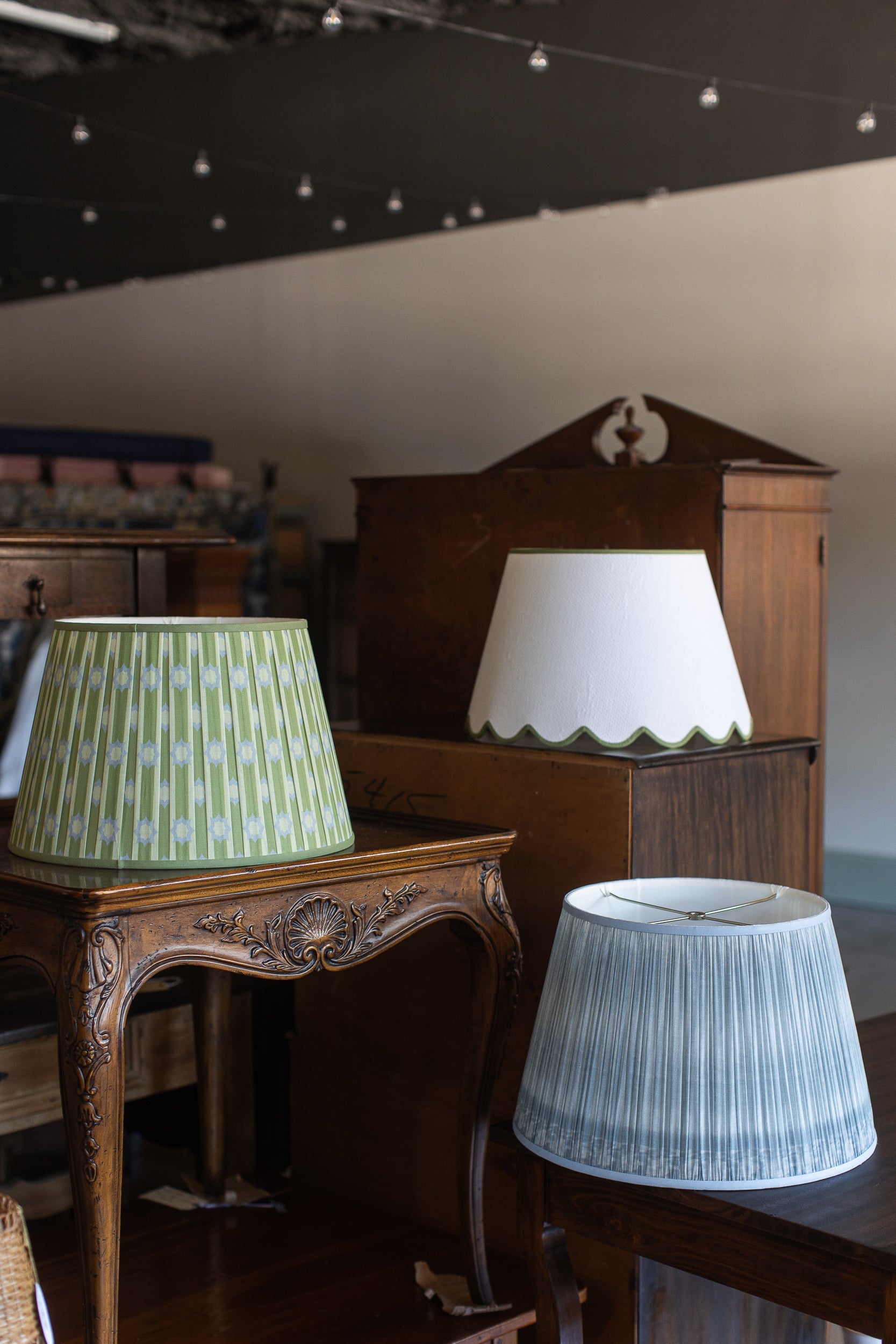 Grasscloth Scallop Shade, 18"