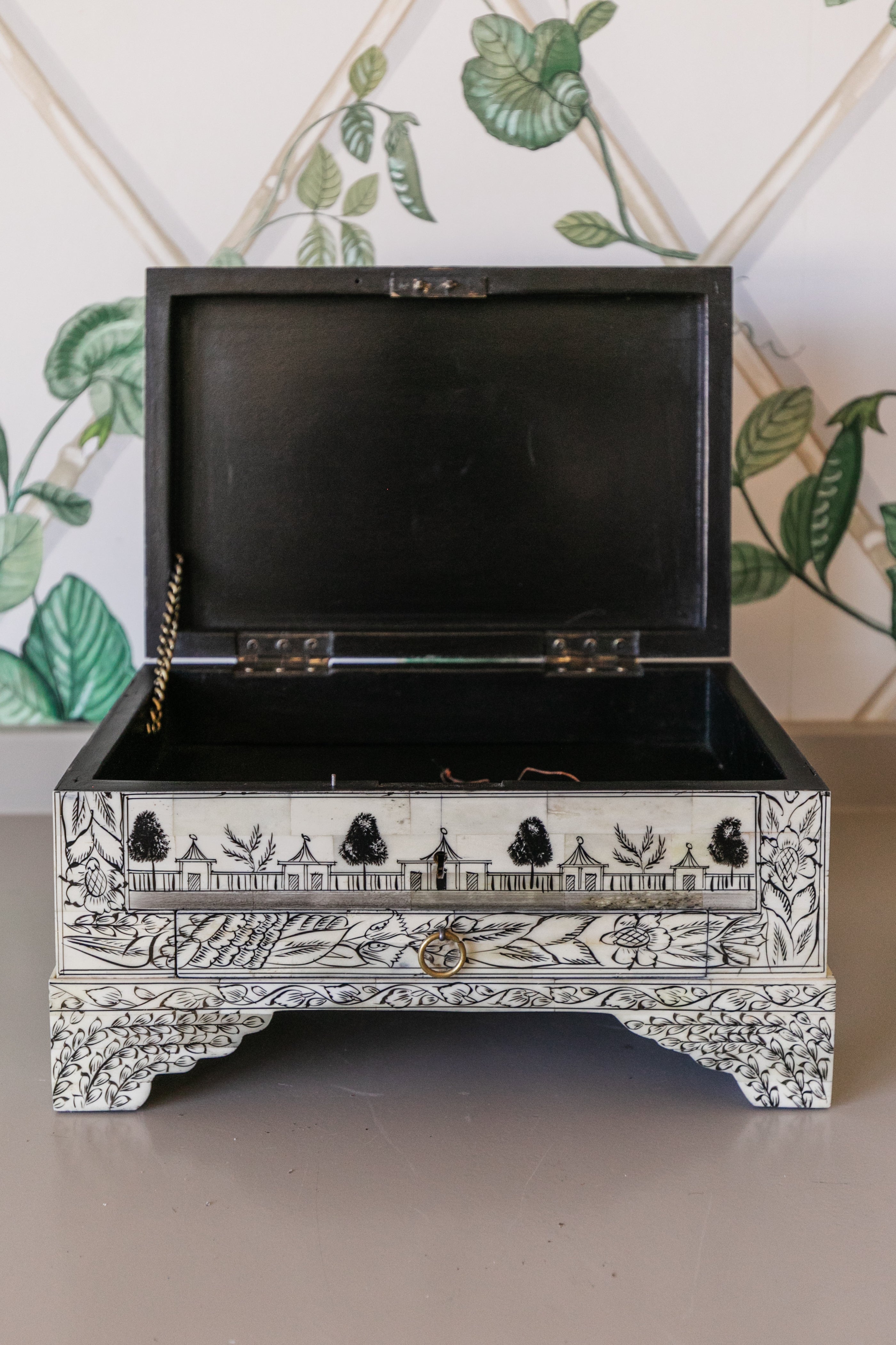 Estate Box in Bone