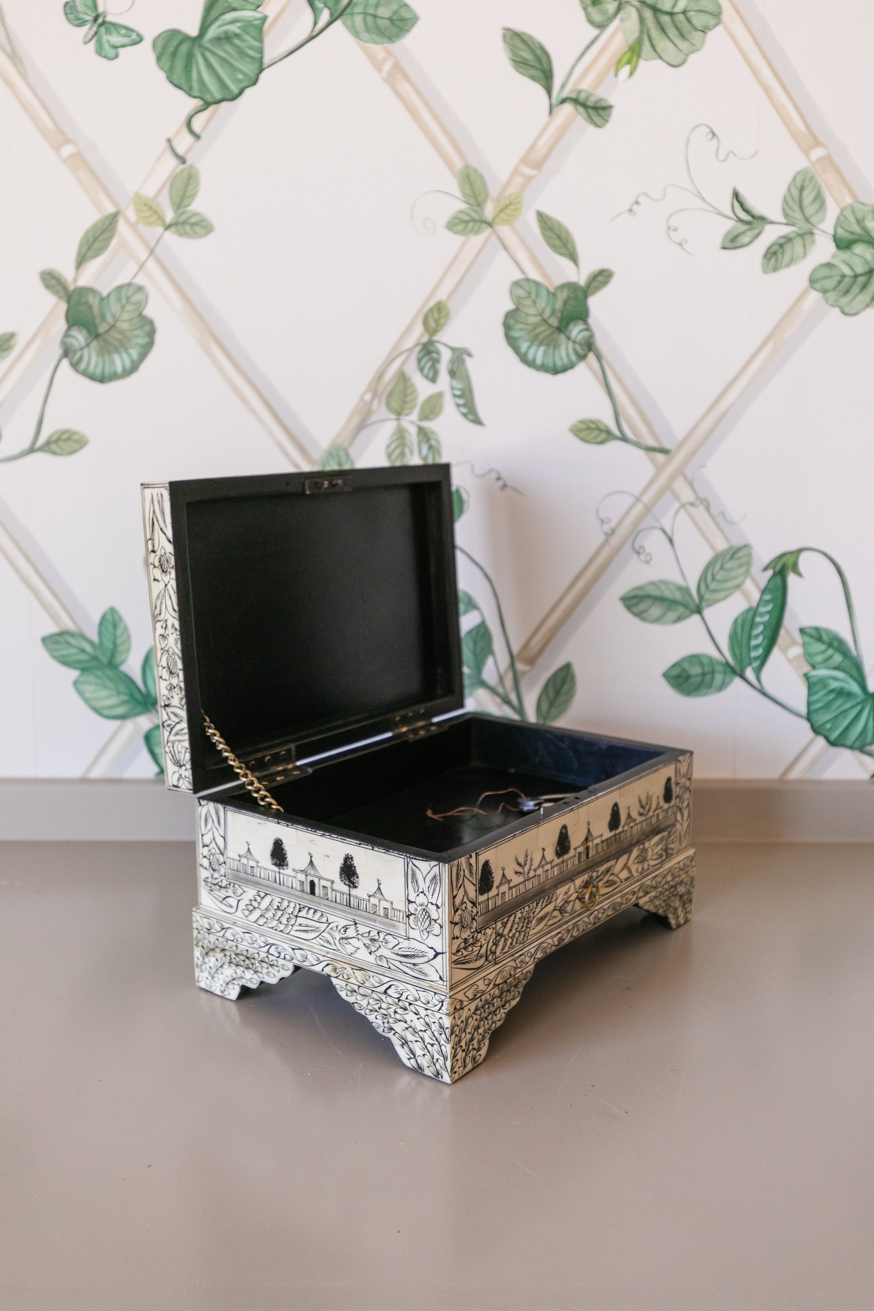 Estate Box in Bone