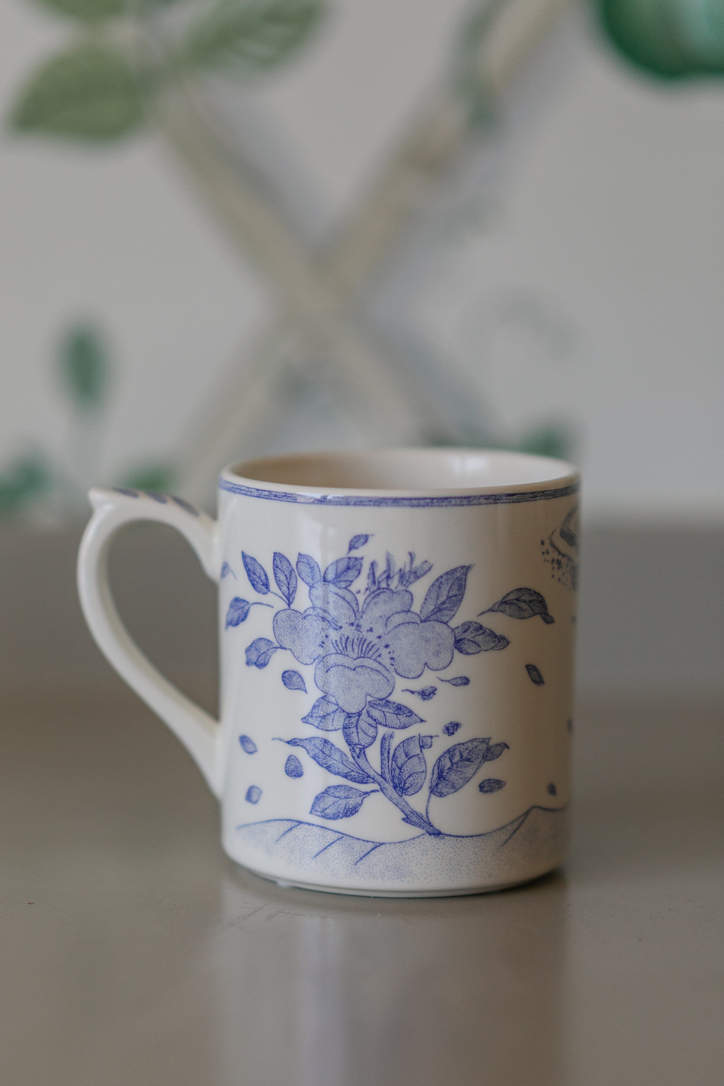 Oiseau Blue and White